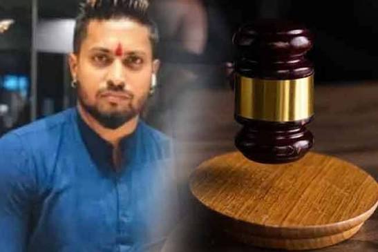 කෙහෙල්බද්දර පද්මේ දිගටම ඇතුලේ.