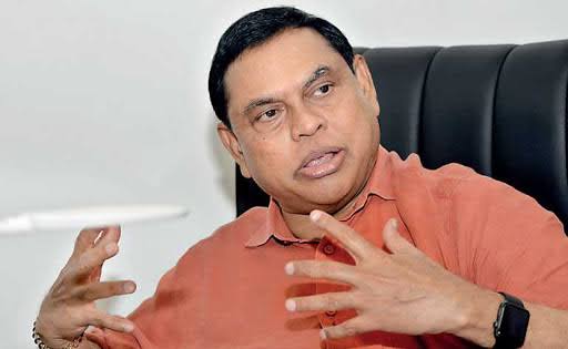 බැසිල්ගේ වම හිරිවැටිලා, ලංකාවට එන්න බෑ.  