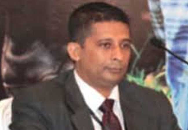 හිටපු රාජ්‍ය බුද්ධි ප්‍රධානී සුරේෂ් සලේ පාස්කු ප්‍රහාරය සම්බන්ධයෙන් සැකපිට අත්අඩංගුවට.