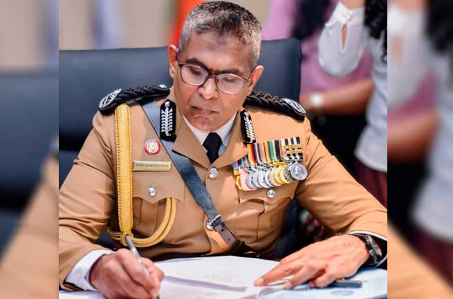 පොලිස්පතිවරයා වැඩ භාර ගනී.